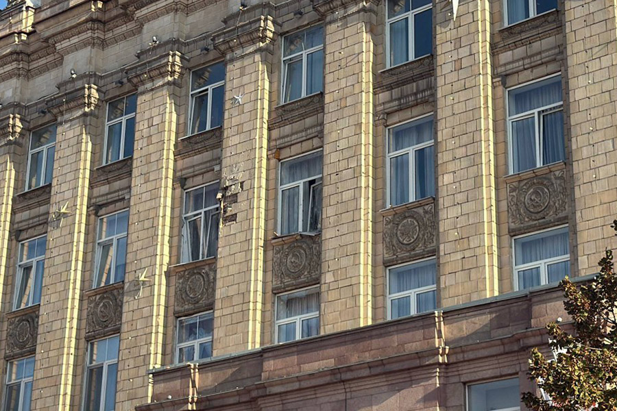 Губернатор опубликовал кадры последствий удара ВСУ по правительству российского региона