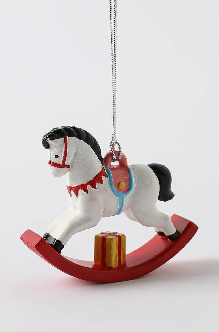 Елочная игрушка &laquo;Лошадка&raquo;, &laquo;Стокманн&raquo; х фонд &laquo;Подари мне крылья&raquo;, цена по запросу (&laquo;Стокманн&raquo;)