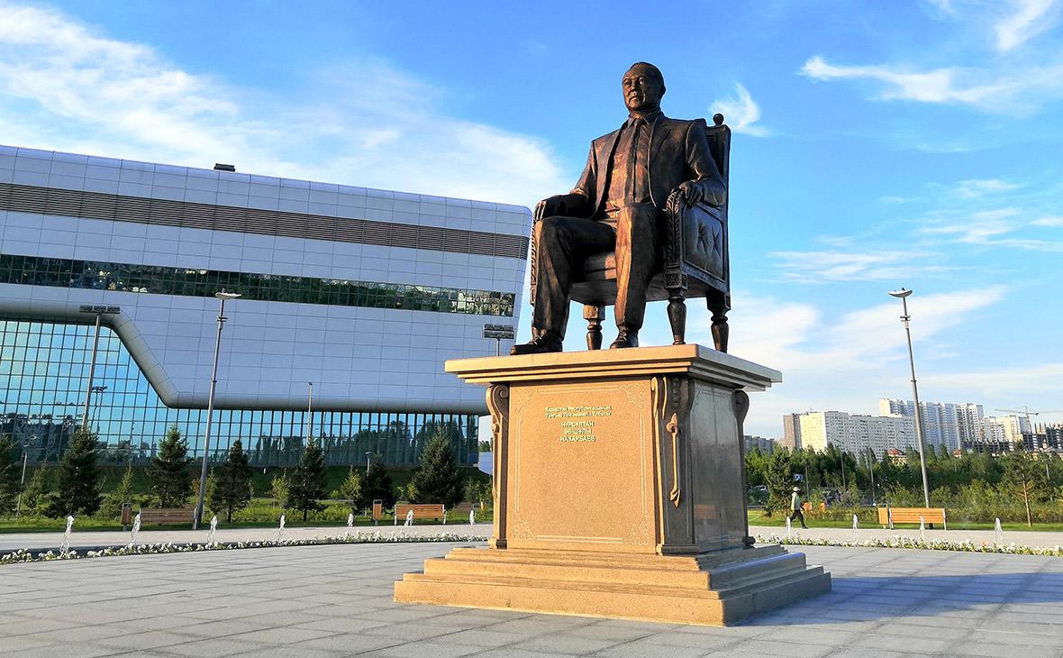 Памятник Нурсултану Назарбаеву