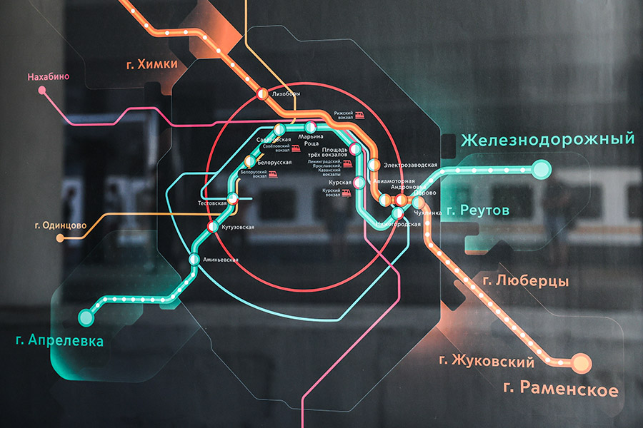 Новый диаметр связывает Ленинградское и Казанское направления железной дороги через центр Москвы. Его протяженность&nbsp;&mdash; 85&nbsp;км (время в пути&nbsp;&mdash; 111 минут). Сейчас на МЦД-3 38 станций, 14 из них имеют пересадки на метро, МЦК и пригородные электрички.