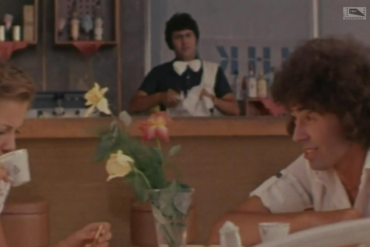 Певец Валерий Леонтьев в роли портного Олега в фильме «На чужом празднике», 1981 год