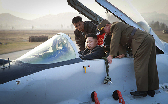 Лидер КНДР Ким Чен Ын инспектирует ВВС Корейской народной армии