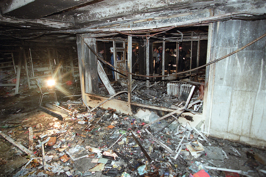 8 августа 2000 года в&nbsp;центре Москвы, в&nbsp;подземном переходе под&nbsp;Пушкинской площадью, прогремел взрыв. Мощность устройства составила 800&nbsp;г&nbsp;в&nbsp;тротиловом эквиваленте. Погибли 13 человек, 118 получили ранения разной степени тяжести. В 2005 году случившееся было признано террористическим актом. Преступники так и&nbsp;не&nbsp;были найдены, а&nbsp;в&nbsp;августе 2006 года прокурор Москвы Юрий Семин заявил, что&nbsp;исполнителей теракта, скорее всего, нет в&nbsp;живых.
