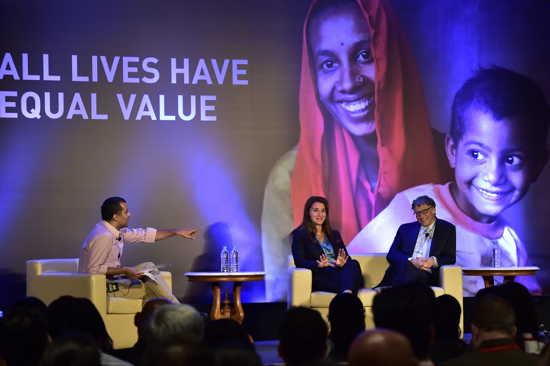 Билл и Мелинда Гейтс в Нью-Дели, Индия, 2014 год. Разговор с писателем Четаном Бхагатом по поводу программы &laquo;All Lives Have Equal Values&raquo;