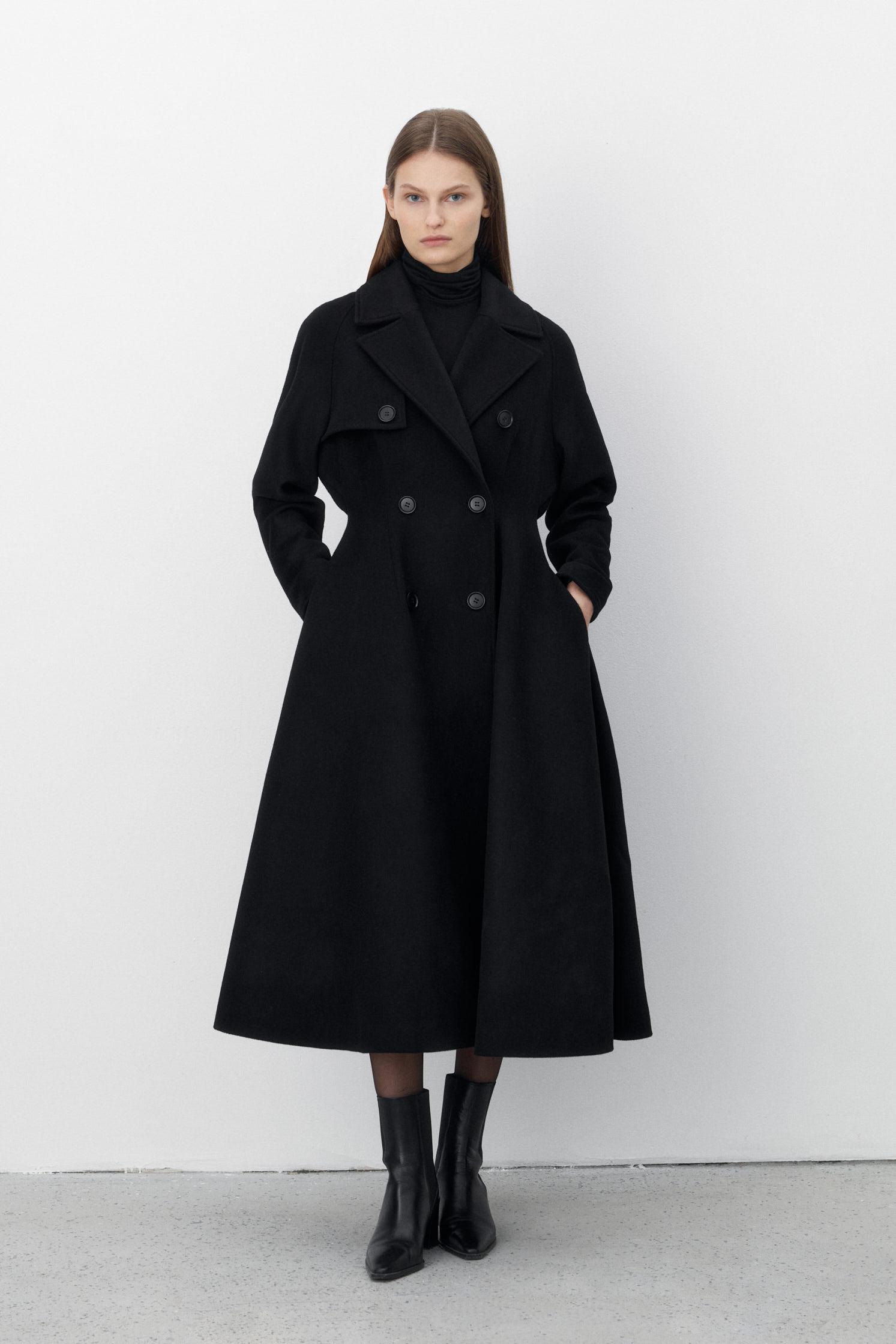 Пальто New Look, La Darique, 75 000 руб. (ladarique.com)