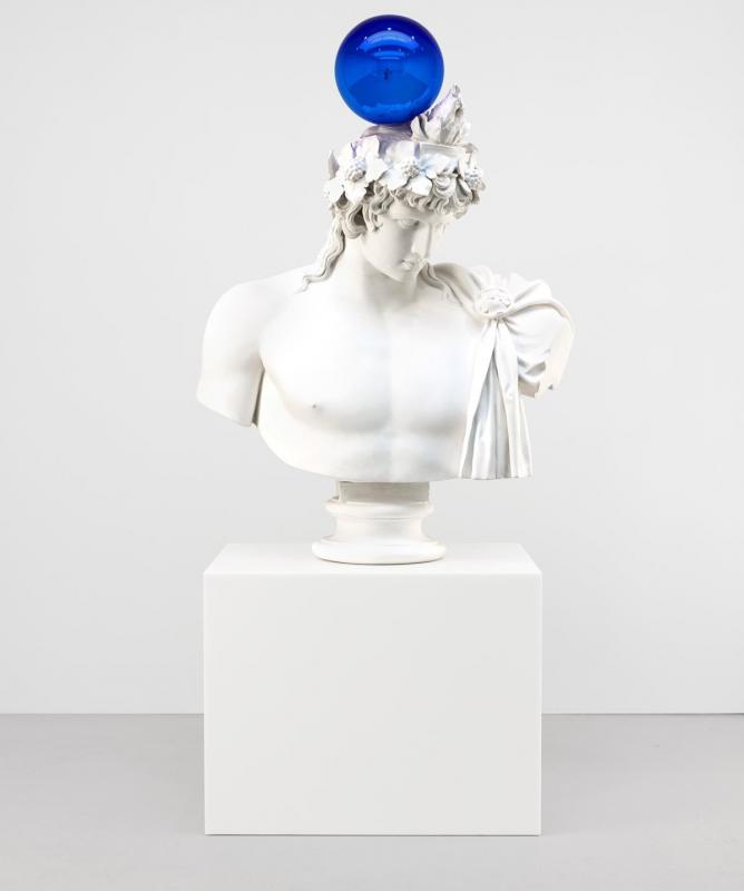 Скульптура Джеффа Кунса &laquo;Gazing Ball (Antinous-Dionysus)&raquo;, 2013 г.