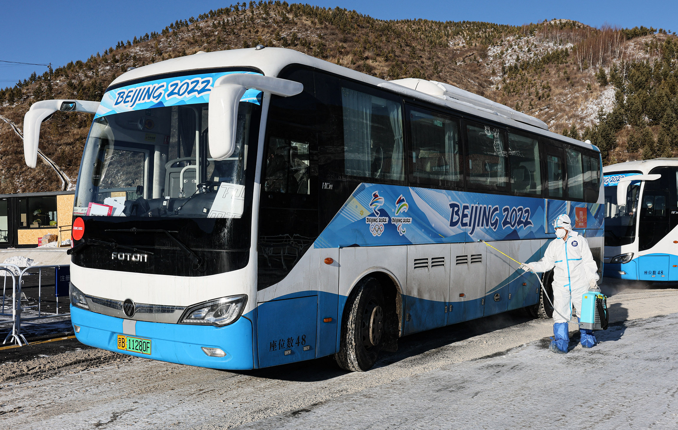 Перемещаться между отелями и олимпийскими объектами можно на специализированных автобусах по выделенной олимпийской полосе

