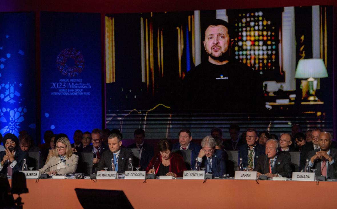 Президент Украины Владимир Зеленский во время видеообращения на ежегодной ассамблее Всемирного банка и МВФ