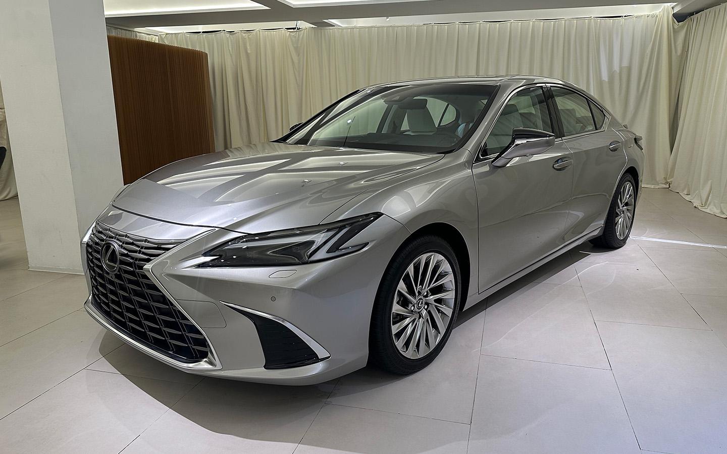 Lexus ES