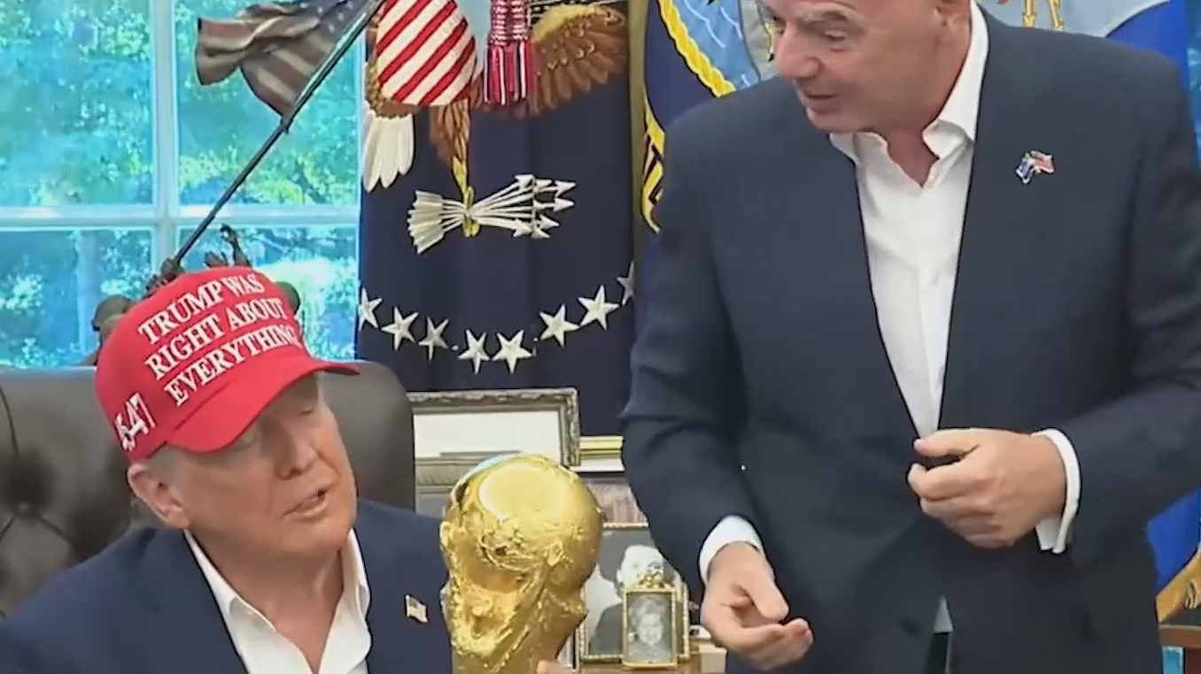 Трамп захотел оставить кубок чемпионата мира по футболу в Белом доме