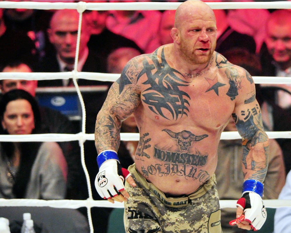 Российского бойца могут уволить из UFC за татуировку углового помощника | ИА Красная Весна