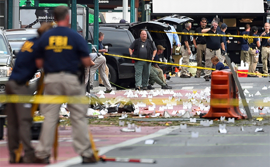 Сотрудники ФБР на&nbsp;месте взрыва в&nbsp;Нью-Йорке. 18 сентября 2016 года
