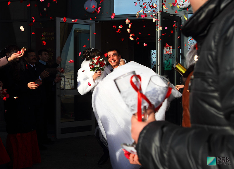 Власти Нижнекамска  запретили традиционные свадебные обряды