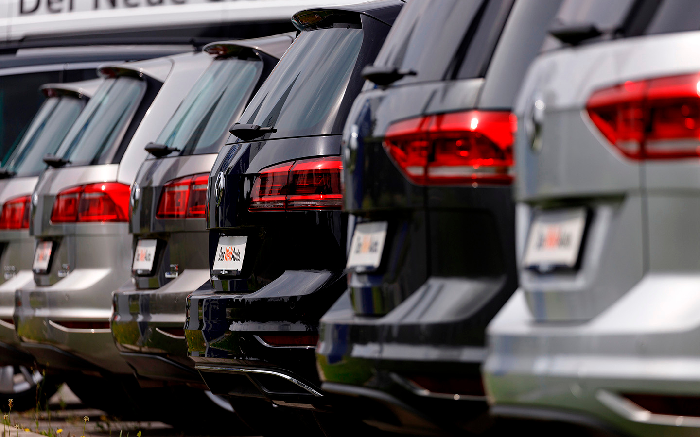 Jaguar Land Rover потребовал остановить продажи автомобилей Volkswagen