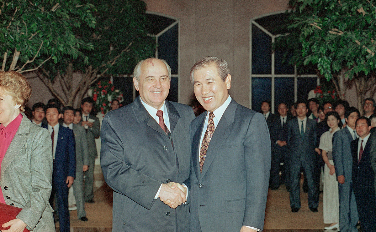 Ро Дэ У (справа) и Михаил Горбачев