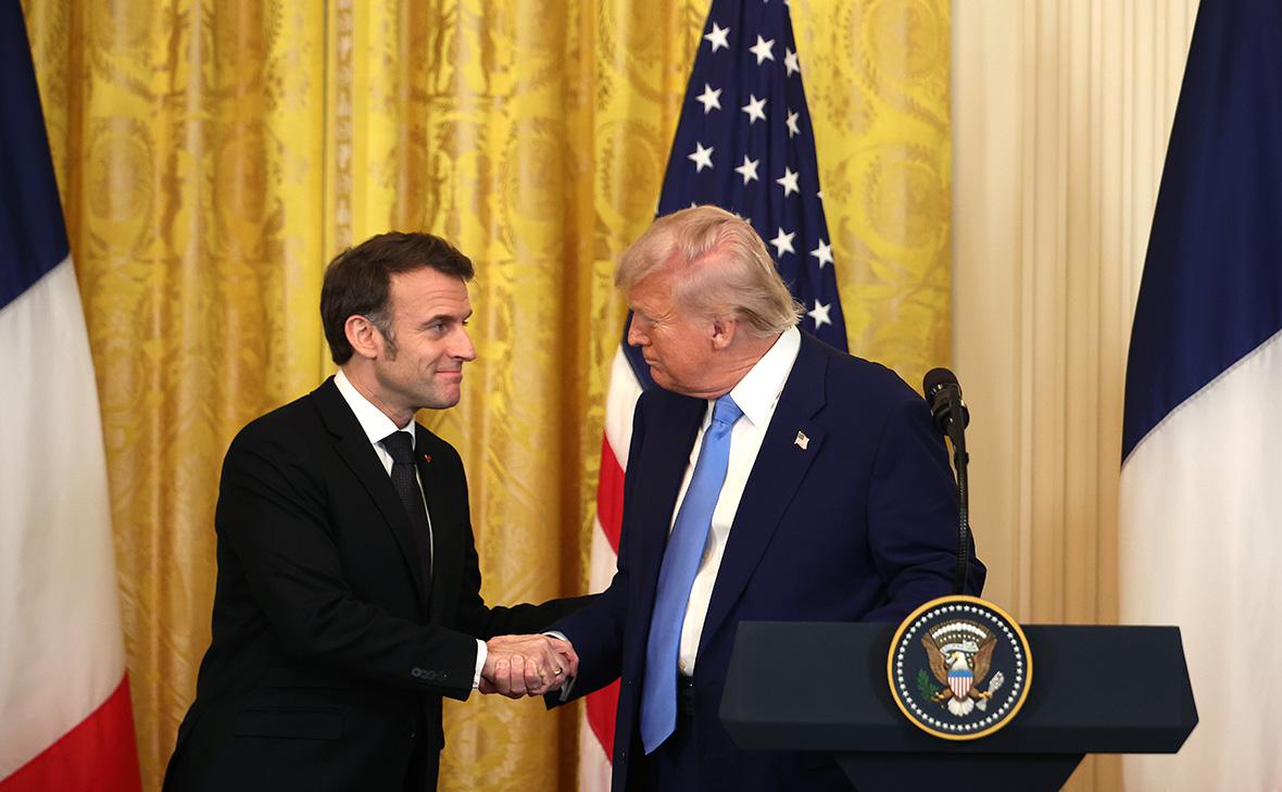 Эмманюэль Макрон и Дональд Трамп (слева направо)
