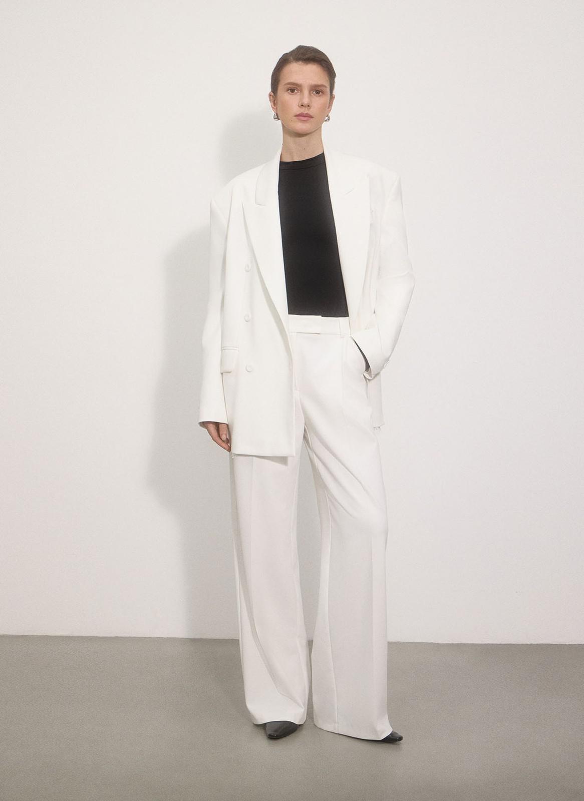 Жакет, All We Need, 22 990 руб.; брюки, All We Need, 16 990 руб.