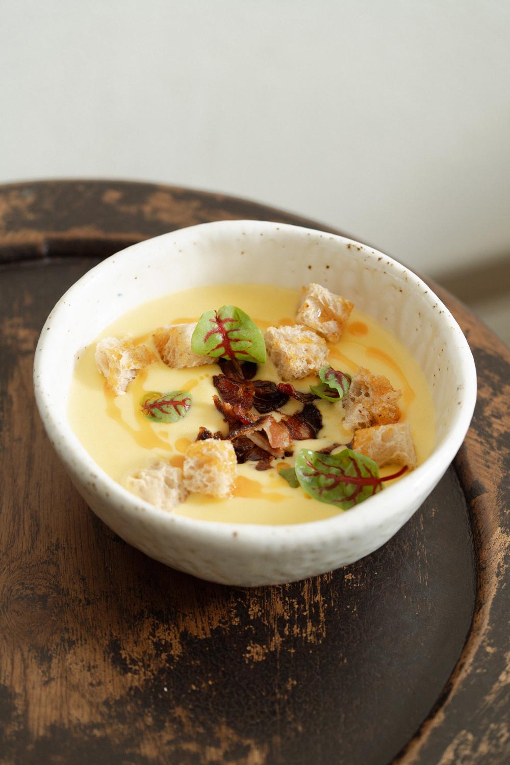 Сырный суп с хрустящим беконом