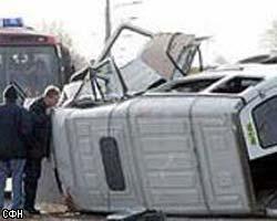 В Москве маршрутка столкнулась с грузовиком: есть жертвы