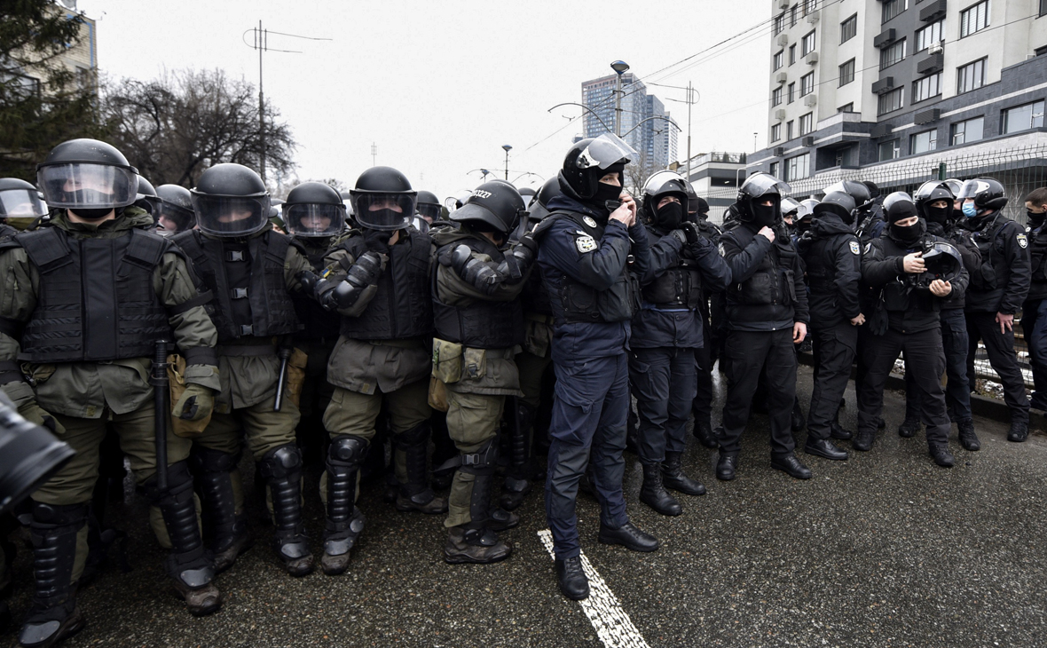 Сотрудники правоохранительных органов Украины у телеканала &laquo;Наш&raquo;