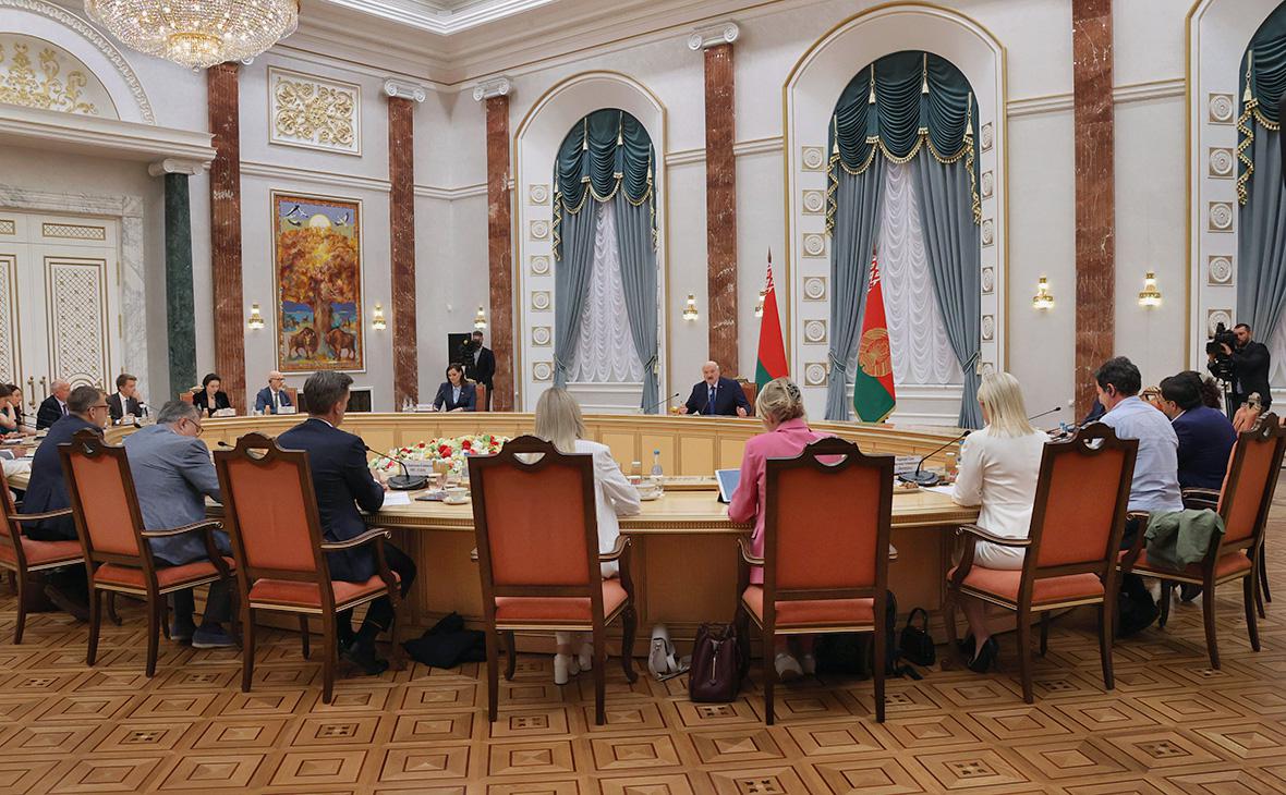 Александр Лукашенко на встрече&nbsp;с представителями зарубежных и белорусских СМИ