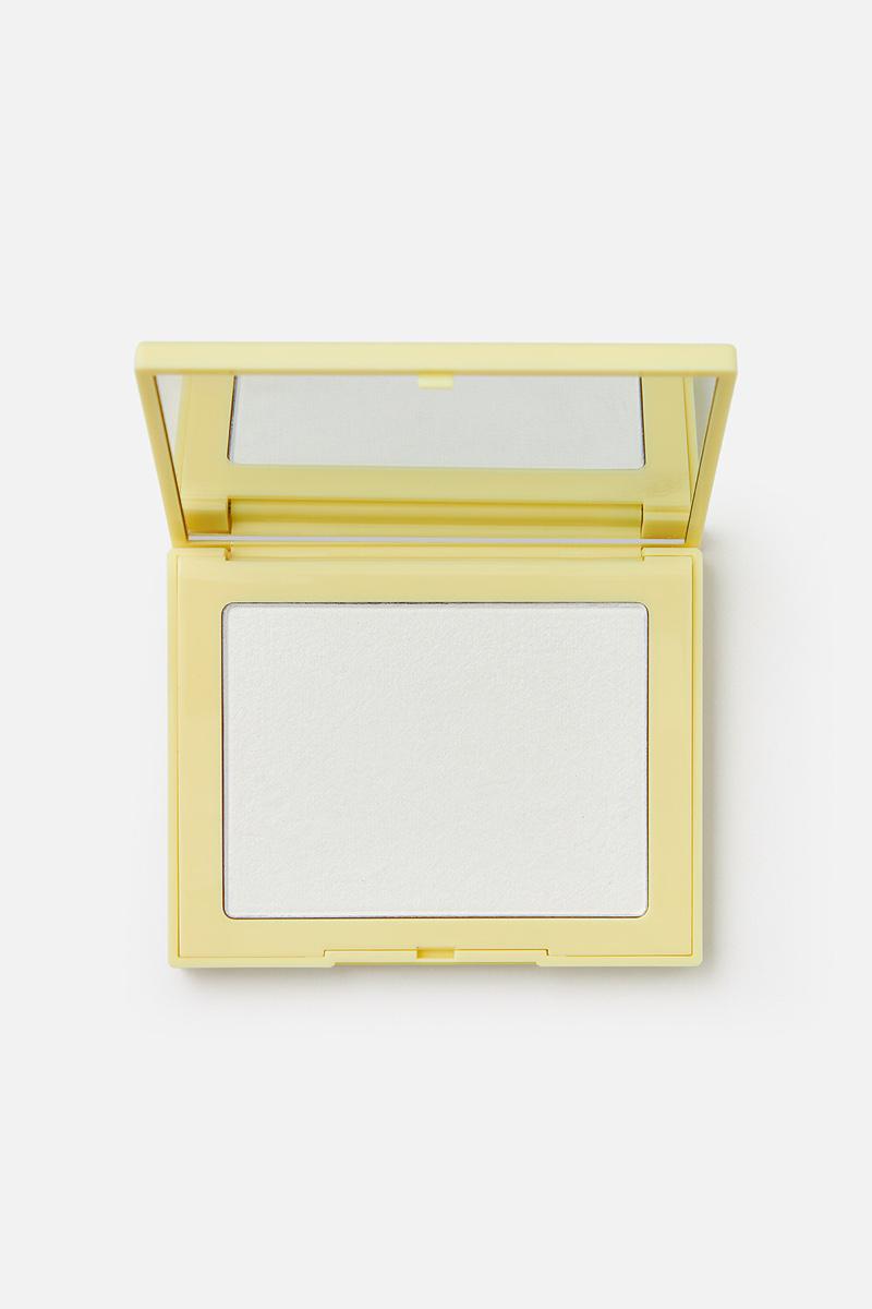 Прозрачная матирующая пудра Arive Makeup, 731 руб. («Рив Гош»)