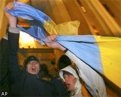 Оппозиционеры в Киеве блокировали правительственные здания