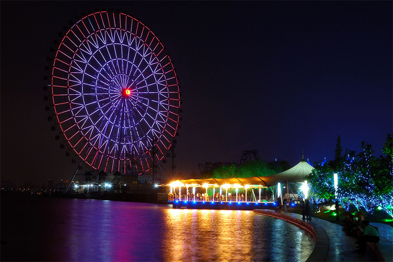 Suzhou Ferris Wheel открылось в&nbsp;мае 2009 года в&nbsp;Сучжоу (Китай).
