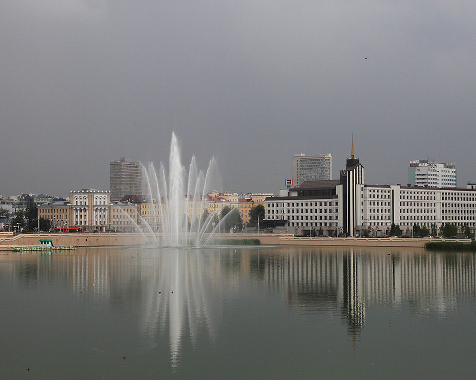 Власти Казани обещали обновить плавучий фонтан на озере Кабан