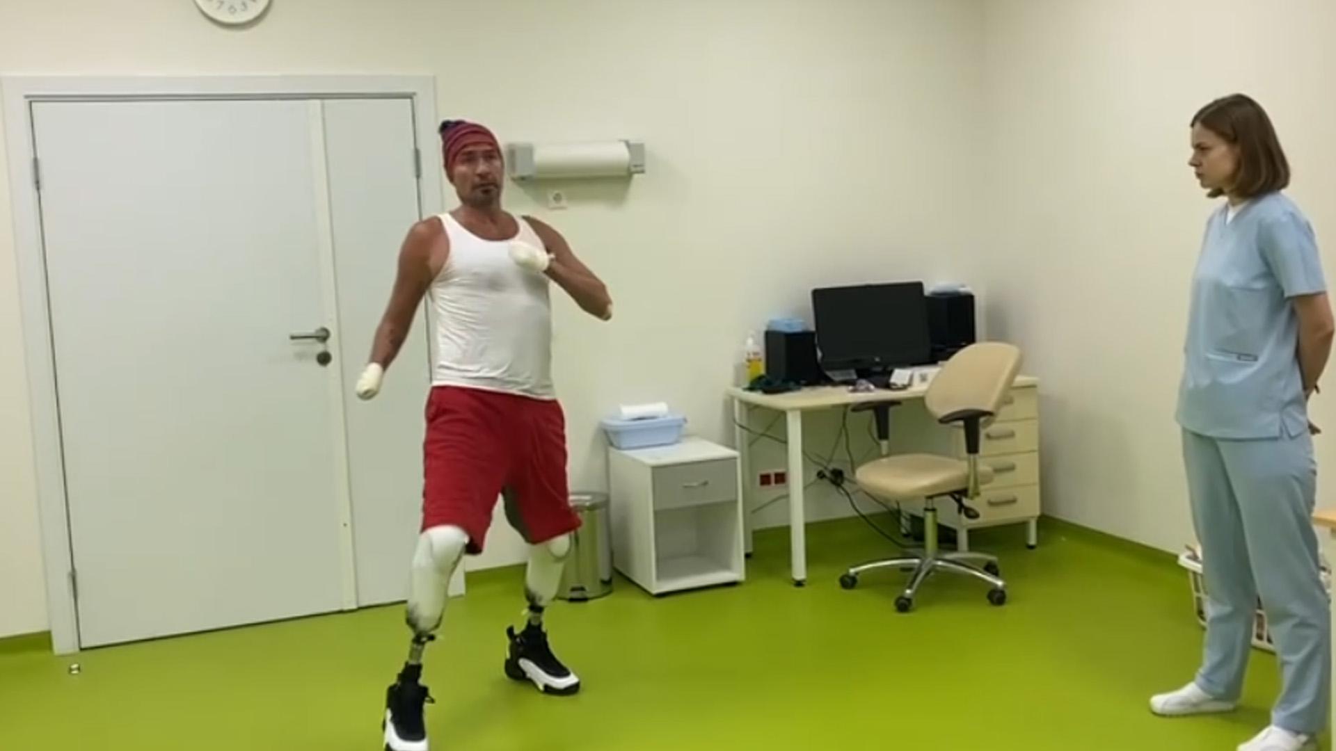 Роман Костомаров опубликовал в Telegram видео с тренировкой в протезах