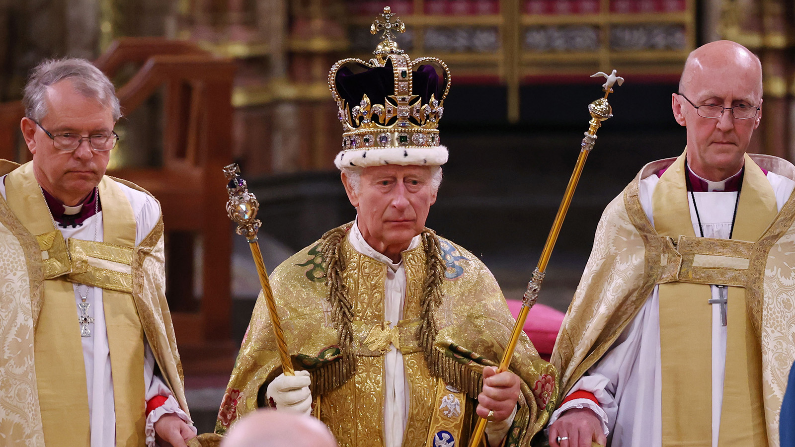 <p>Король Карл III во время церемонии коронации в Вестминстерском аббатстве,&nbsp;Лондон. 6 мая 2023 года</p>