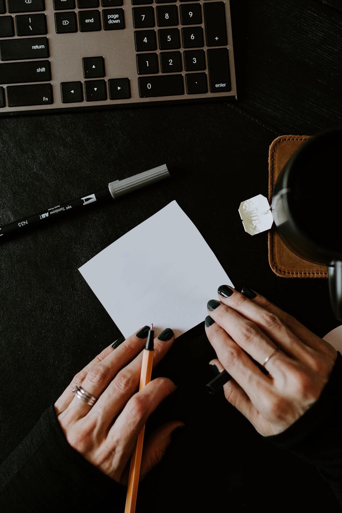 Идея техники в том, чтобы системно собрать плюсы, минусы и скрытые издержки каждого сценария, вместо того чтобы доверяться только эмоциям