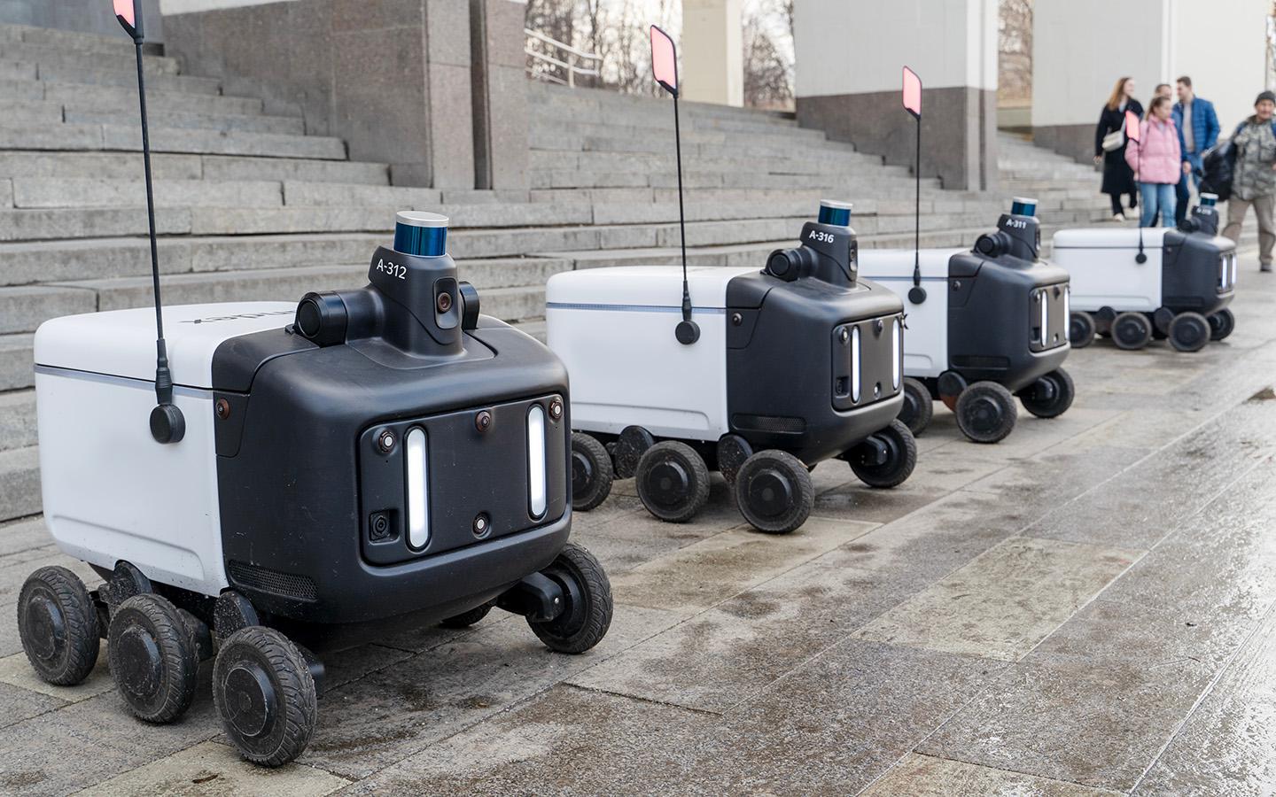 Роботы-доставщики — вне закона. Юристы предупредили водителей о рисках