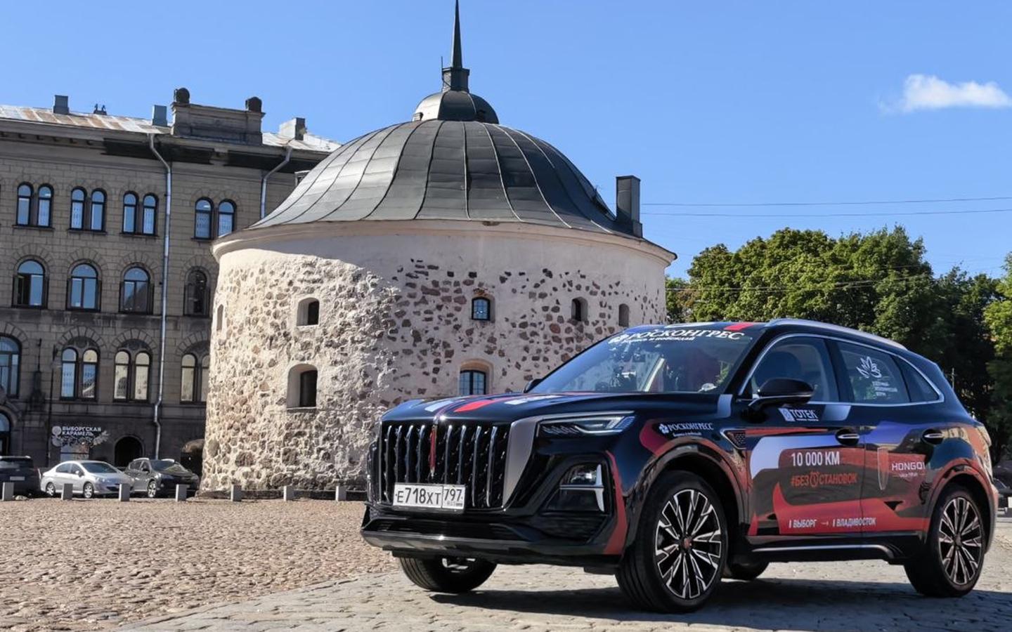 Hongqi HS5 проехал от Балтики до Тихого океана. Он метит на рекорд России