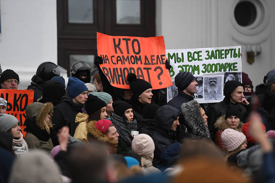 Инициативная группа во главе с мэром города Ильей Сердюком направилась в морг, чтобы убедиться, что официальные данные о числе погибших корректны