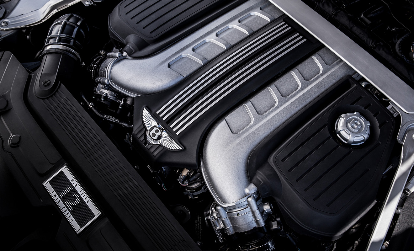 Такую мощность выдает гигантский W12, который занял все подкапотное пространство кабриолета. Позже обещают представить Continental GTC с менее мощным V8, но это случится не раньше чем через полтора года.
