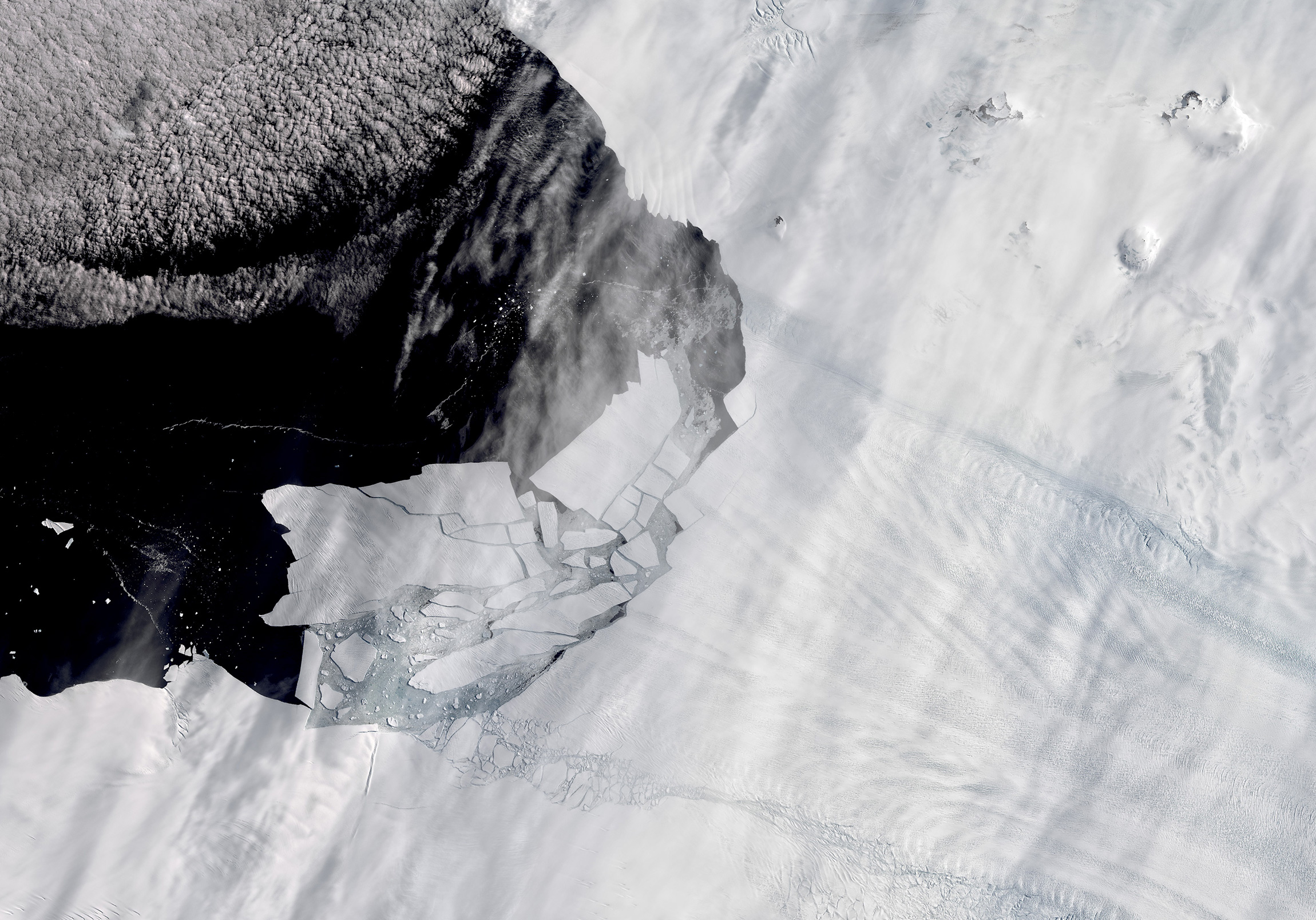 11 февраля. Отделение айсбергов от ледника Пайн-Айленд в Антарктиде. Самый большой айсберг примерно в два раза больше Вашингтона (округ Колумбия)