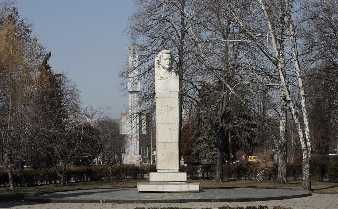 Памятник А. Пушкину в&nbsp;городе Кременчуг