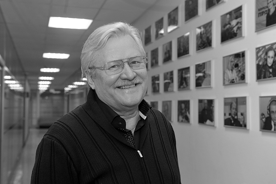 Кара родился в 1954 году в Сталино (современный Донецк). Сначала получил физико-математическое образование, работал инженером и защитил кандидатскую. А потом решил стать режиссером и поступил во ВГИК. В 1987 году в качестве дипломной работы Кара снял экранизацию повести Бориса Васильева о сталинских репрессиях &laquo;Завтра была война&raquo;&nbsp;&mdash; картина до сих пор, согласно рейтингу &laquo;Кинопоиска&raquo;, остается его лучшей работой.

Также Кара снял фильм &laquo;Воры в законе&raquo; с Валентином Гафтом и Анной Самохиной, &laquo;Пиры Валтасара, или Ночь со Сталиным&raquo; с Алексеем Петренко, экранизацию &laquo;Мастера и Маргариты&raquo; с Анастасией Вертинской. Всего в кресле режиссера Юрий Кара снял 14 фильмов. Последний фильм Кары&nbsp;&mdash; о конструкторе Сергее Королеве&nbsp;&mdash; вышел в 2015 году.

Кара скончался 16 июля в Ялте в возрасте 70 лет. Причиной смерти стал инфаркт.

Читать больше