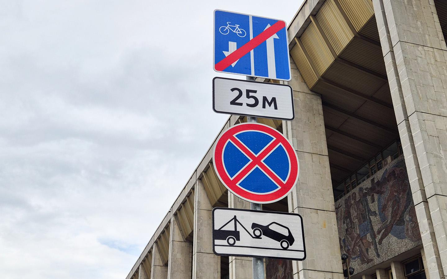 В Москве обновят порядка 100 тыс. дорожных знаков до конца года
