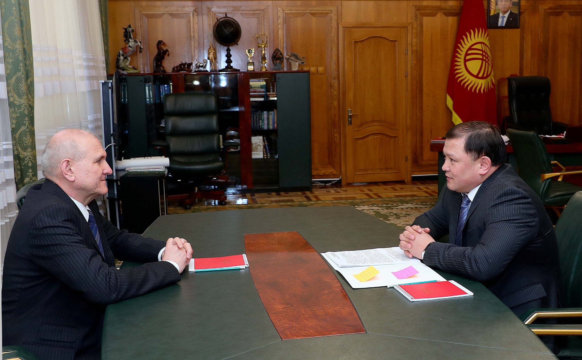 Встреча посла России со спикером парламента Киргизии