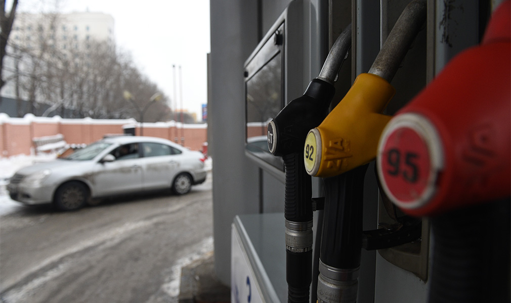 Почему бензин не дешевеет вслед за нефтью. — OKKO