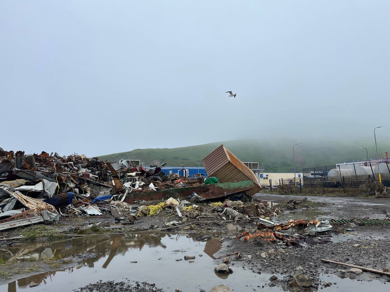 Порт Северо-Курильска после землетрясения и цунами