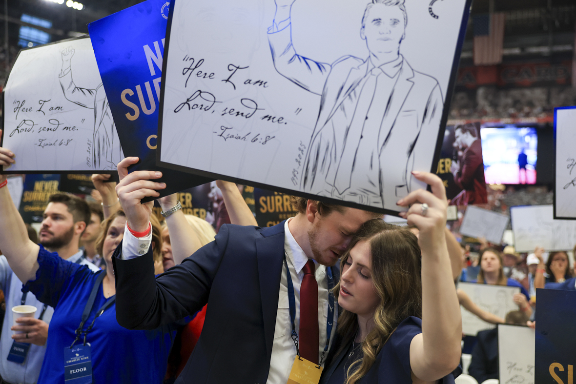 На фото: плакат с изображением Кирка и словами из Евангелия, которые активист произнес во время одного из выступлений. Целиком цитата звучит так: &laquo;И услышал я голос Господа, говорящего: &laquo;Кого Мне послать и кто пойдет для Нас?&raquo; И я сказал: &laquo;Вот я, пошли меня&raquo; (на плакате только последнее предложение).