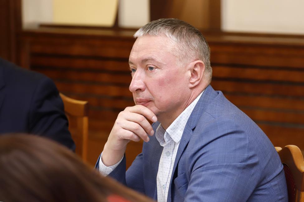 зампредседателя транспортного комитета парламента Виталий Новоселов (Фото: пресс-служба Заксобрания Новосибирской области) 