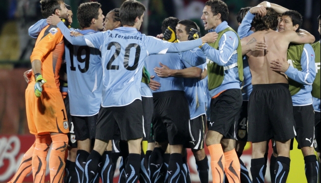 Уругвай и Мексика оставили вице-чемпионов мира за бортом плей-офф