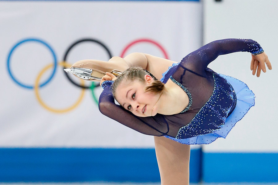 Юлия Липницкая во время выступления в короткой программе женского одиночного катания командных соревнований по фигурному катанию на XXII зимних Олимпийских играх