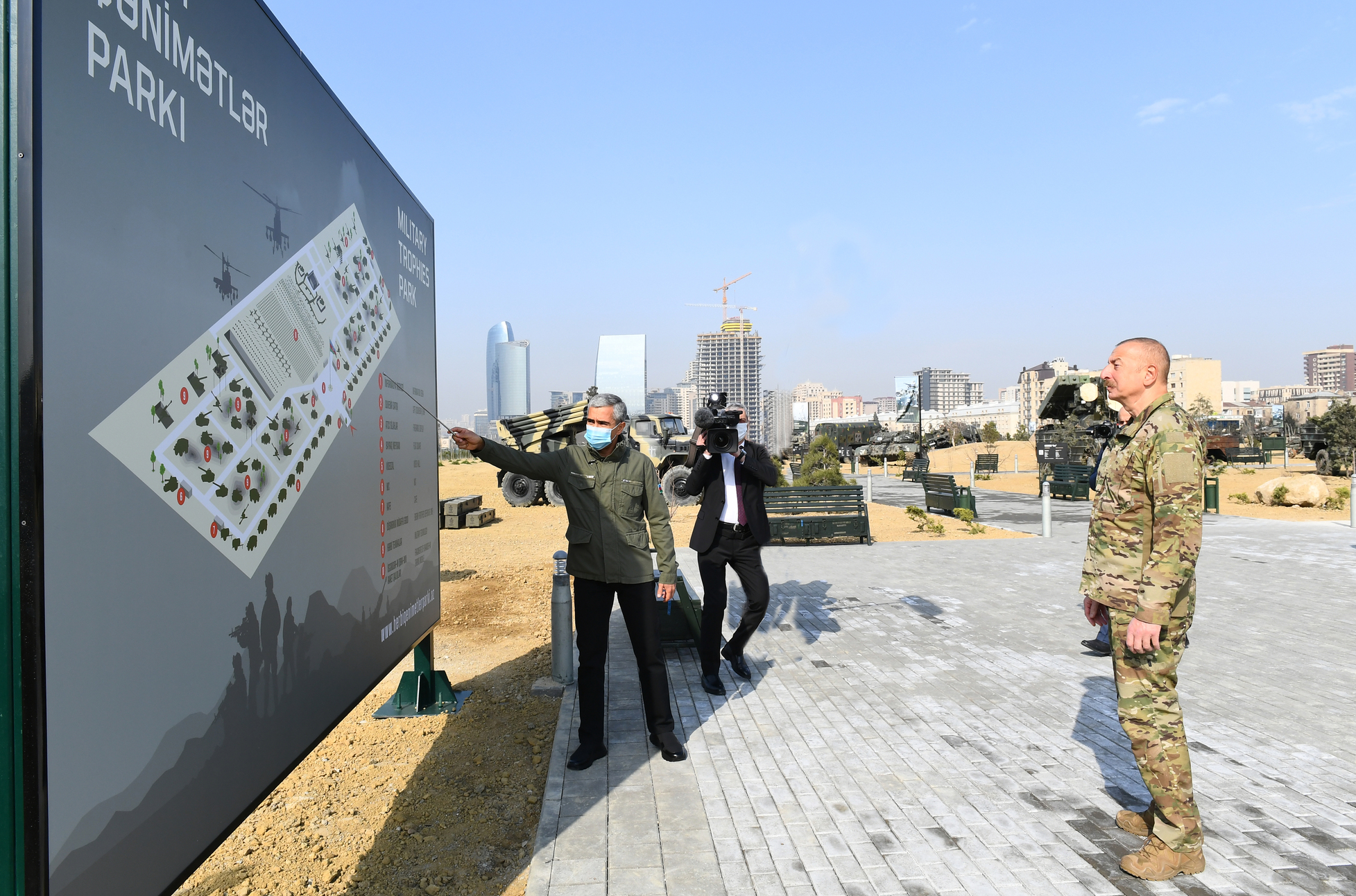 В Баку открылся парк военных трофеев, полученных азербайджанской стороной в ходе военных действий в Нагорном Карабахе. Создание экспозиции на площади 5 га заняло около трех месяцев