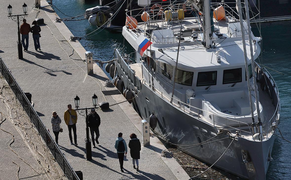 В Севастополе остановили движение морского пассажирского транспорта
