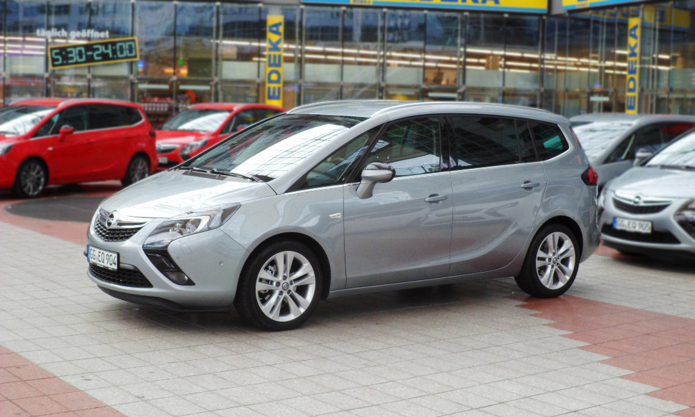 Уют, практичность и динамика. Тест Opel Zafira Tourer
